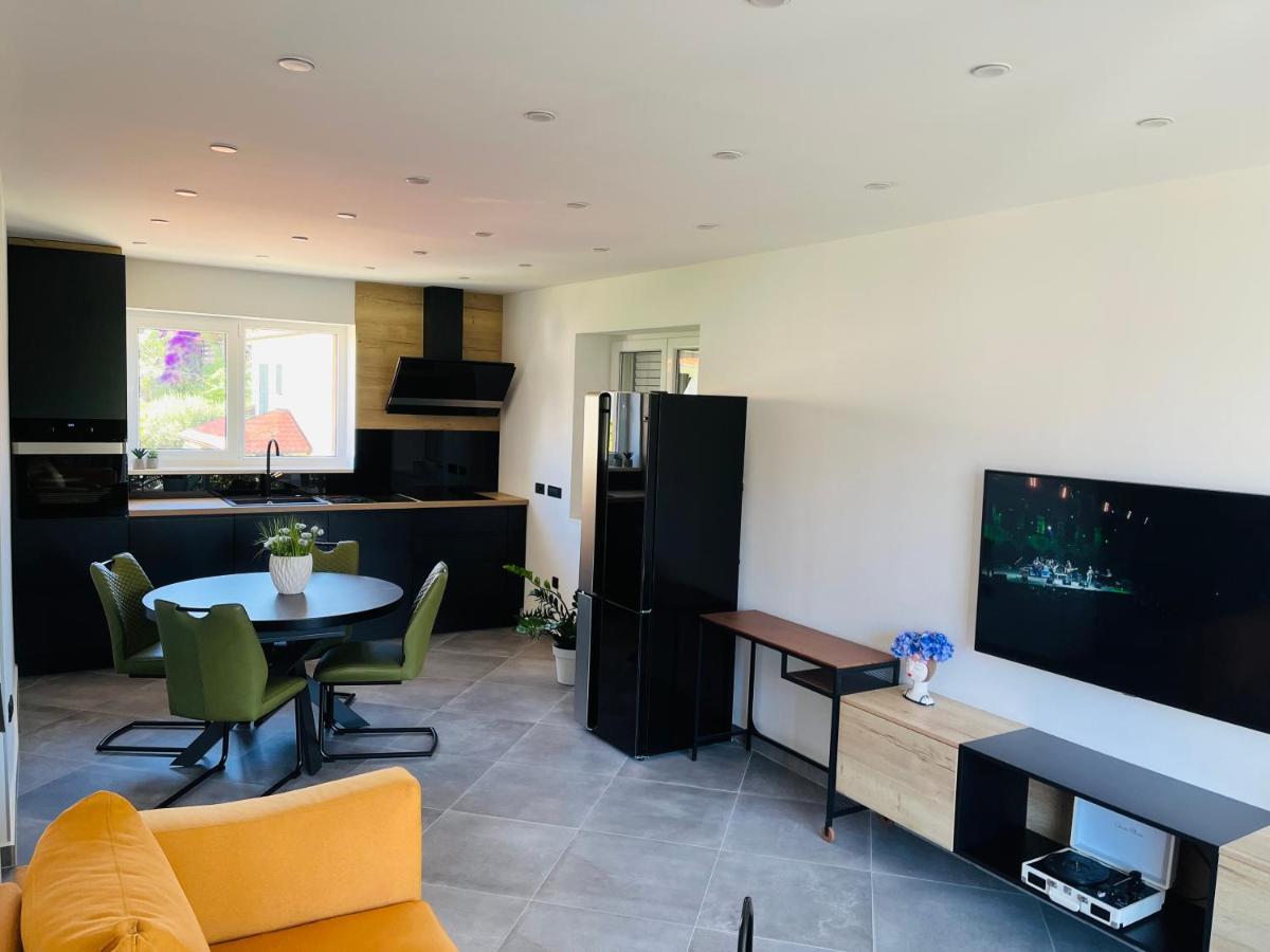 Kia Ora Apartment 트로기르 외부 사진